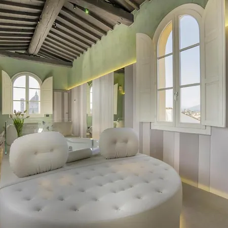 Palazzo Dei Ciompi 아파트호텔 4*